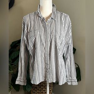 Amuse Society women’s button down shirt with Mother of Pearl buttons. Size Large